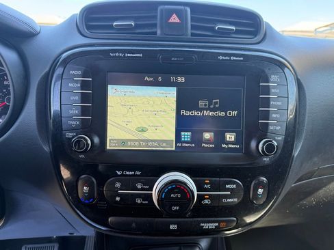 Used 2016 Kia Soul ! w/ Premium Package FWD image 18