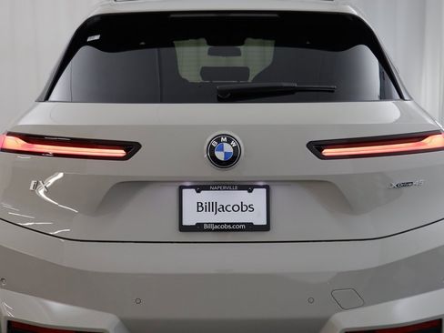 New 2026 BMW iX xDrive45 image 17