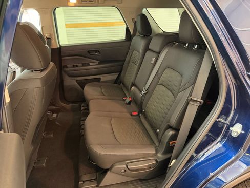 Used 2025 Nissan Pathfinder SV FWD image 41