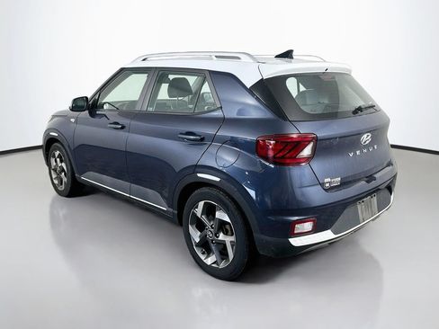 Used 2022 Hyundai Venue Limited FWD image 4