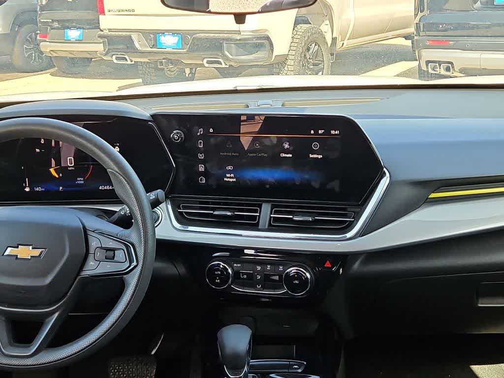 Used 2025 Chevrolet Trax LT FWD image 14