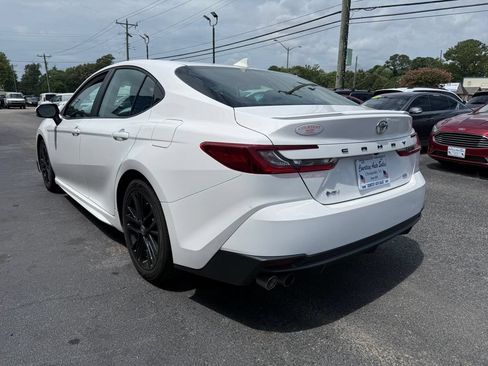 Used 2025 Toyota Camry SE FWD image 5