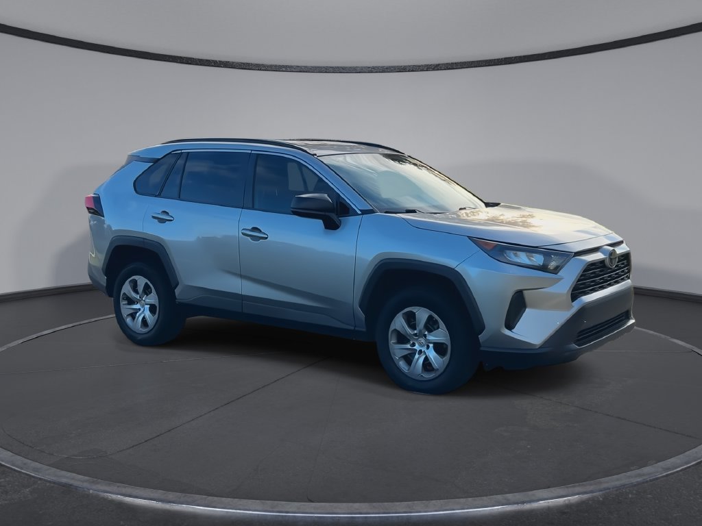 Used 2021 Toyota RAV4 LE FWD image 2