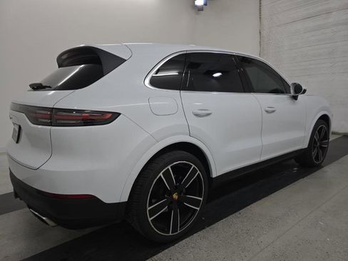 Used 2023 Porsche Cayenne Platinum Edition w/ Premium Package image 7