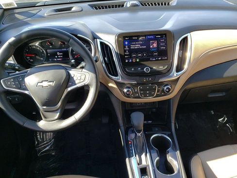 Used 2023 Chevrolet Equinox Premier image 17