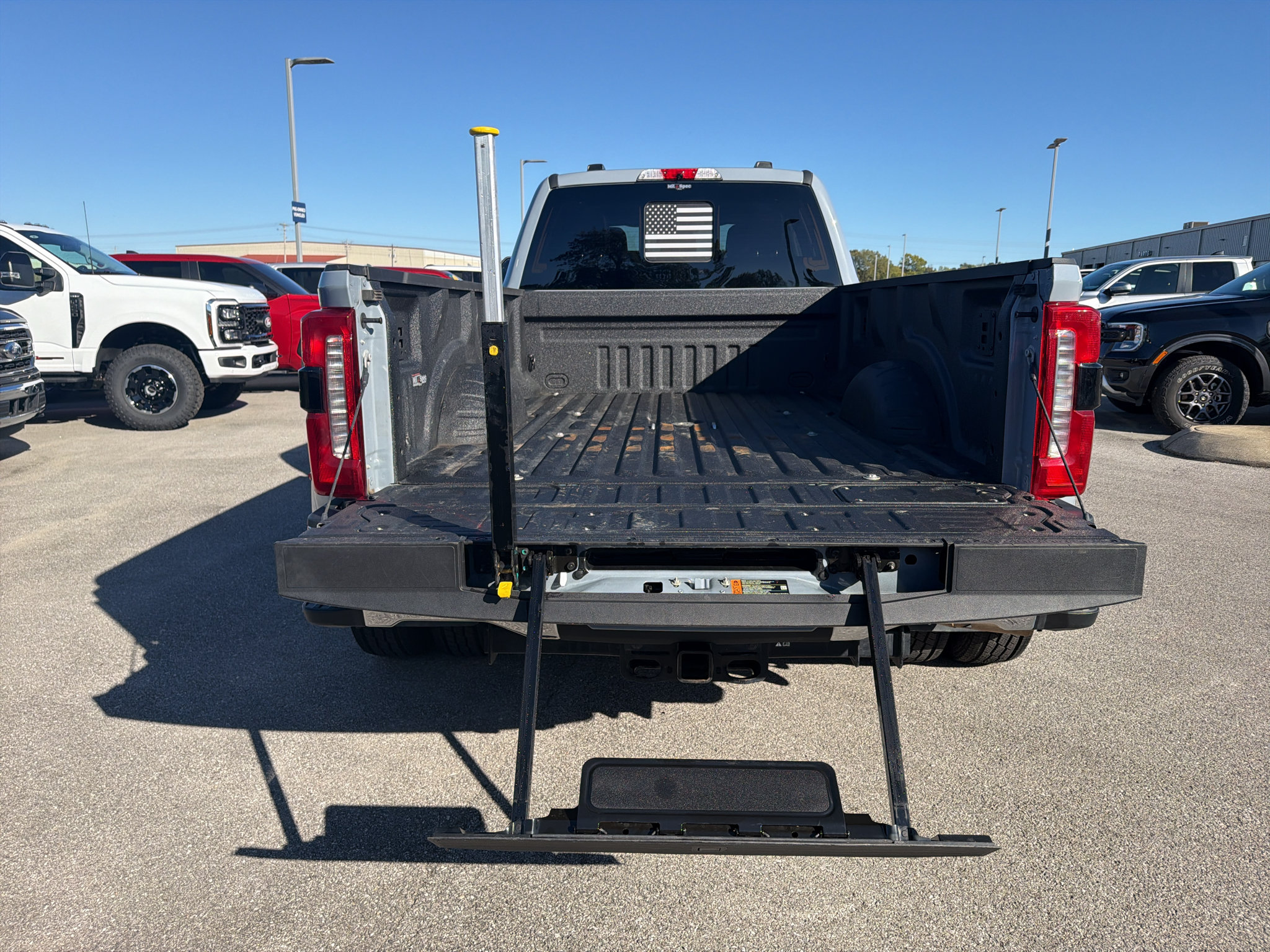 Used 2025 Ford F350 Lariat w/ FX4 Off-Road Package AWD/4WD image 33