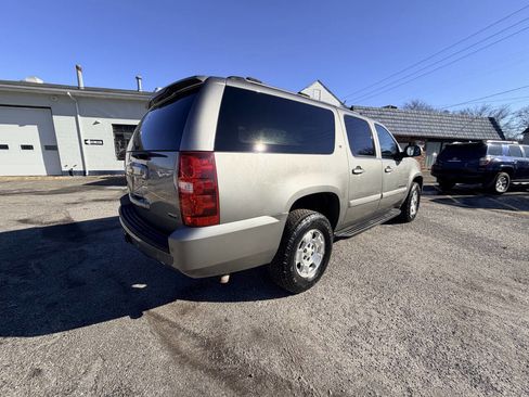 Used 2007 Chevrolet Suburban LT w/ LT Preferred Equipment Group image 11