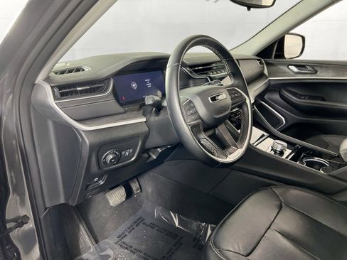 Used 2022 Jeep Grand Cherokee Limited image 9