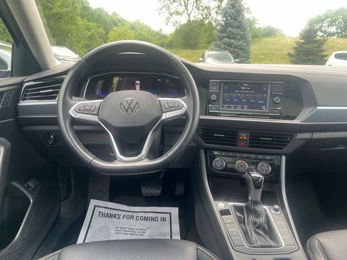 Used 2023 Volkswagen Jetta SE FWD image 19