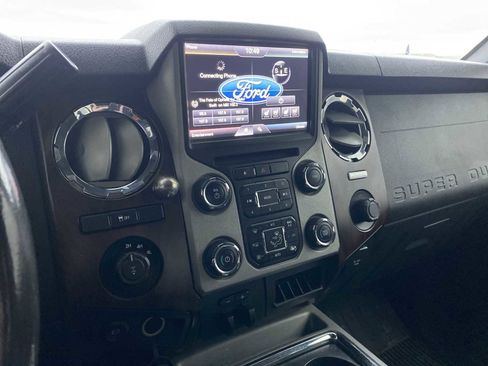 Used 2015 Ford F250 Lariat w/ Lariat Interior Package image 14