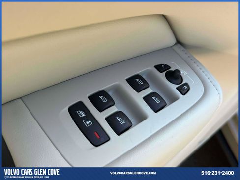 Certified 2023 Volvo XC60 T8 Plus image 15