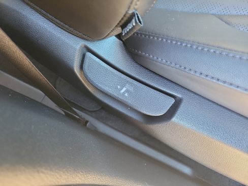 Certified 2022 Kia Carnival EX image 8