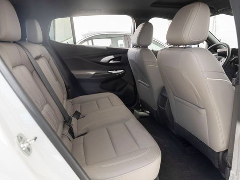 Used 2025 Buick Envista Avenir FWD image 24