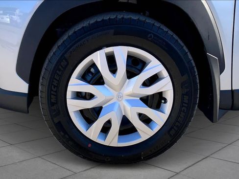 Used 2026 Toyota Corolla Cross L image 10