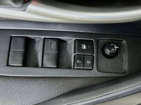 Used 2020 Toyota Corolla LE FWD image 20