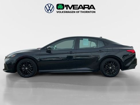 Used 2025 Toyota Camry SE image 2