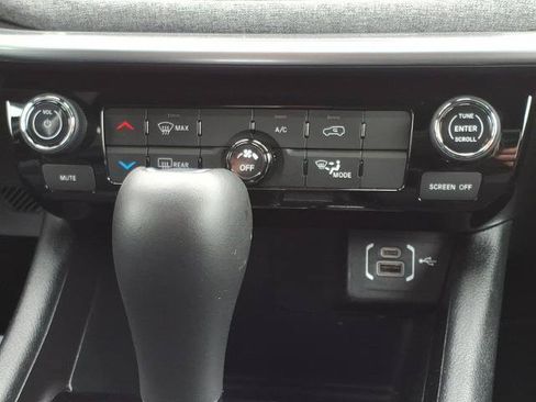 Used 2024 Jeep Compass Latitude AWD/4WD image 23
