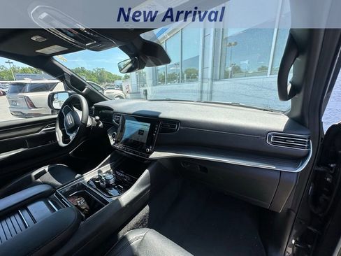 Used 2024 Jeep Wagoneer Series III AWD/4WD image 3