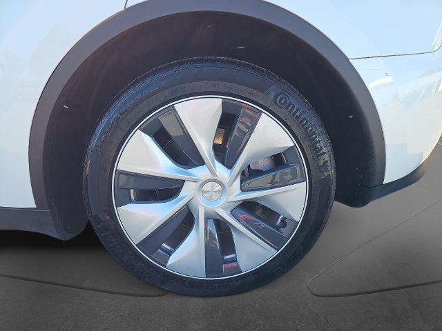 Used 2024 Tesla Model Y Long Range AWD/4WD image 36