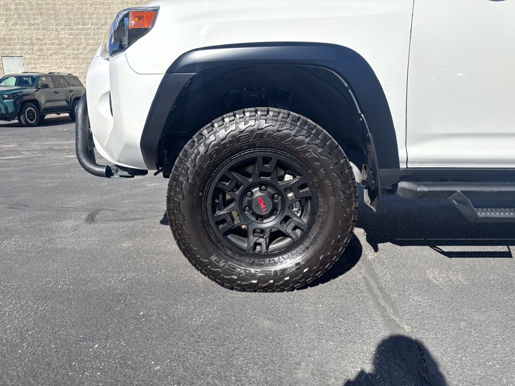 Used 2023 Toyota 4Runner SR5 Premium w/ Moonroof Package AWD/4WD image 27