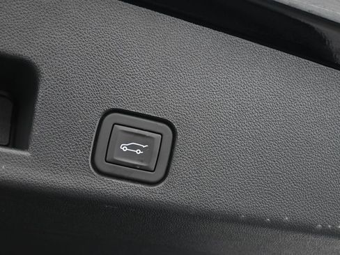 Used 2025 Chevrolet Traverse LT w/ Midnight/Sport Edition image 44