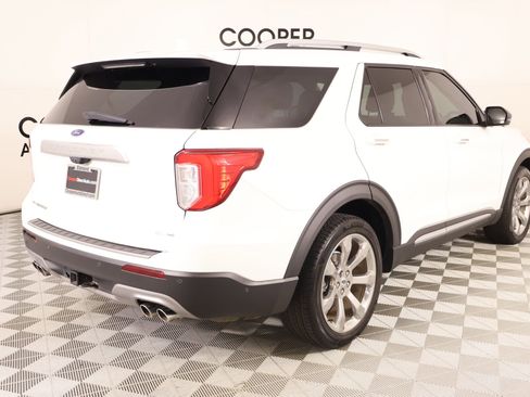 Used 2020 Ford Explorer Platinum w/ Premium Technology Package image 23