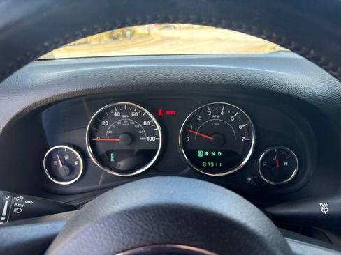Used 2014 Jeep Wrangler Unlimited Sahara w/ Connectivity Group AWD/4WD image 14