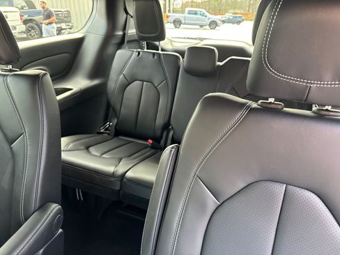 New 2026 Chrysler Pacifica Select FWD image 20