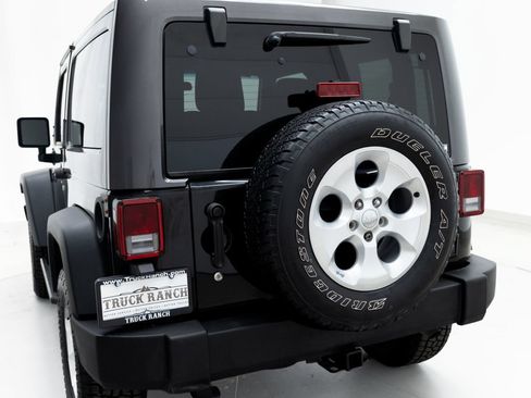 Used 2018 Jeep Wrangler Sport AWD/4WD image 13