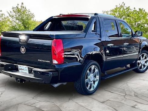 Used 2013 Cadillac Escalade EXT Premium image 2