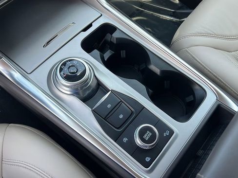 Used 2023 Ford Explorer Platinum w/ Technology Package AWD/4WD image 19