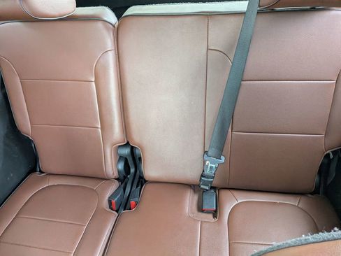 Used 2018 Chevrolet Traverse High Country AWD/4WD image 39