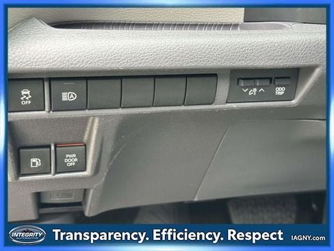 Used 2024 Toyota Sienna XLE FWD image 25