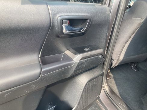 Used 2023 Toyota Tacoma TRD Off-Road w/ Technology Package image 18