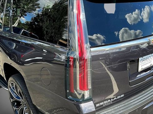 Used 2016 Cadillac Escalade ESV Luxury AWD/4WD image 24