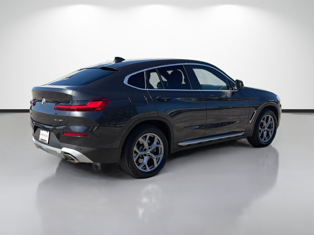 Used 2025 BMW X4 xDrive30i AWD/4WD image 3