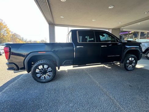 Used 2025 GMC Sierra 2500 Denali w/ Denali Reserve Package image 9