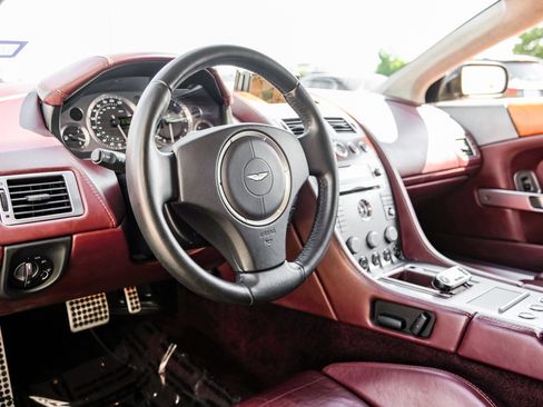 Used 2005 Aston Martin DB9 Coupe RWD image 2