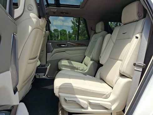 Used 2021 Cadillac Escalade Premium Luxury Platinum w/ Heavy-Duty Trailer Package AWD/4WD image 8