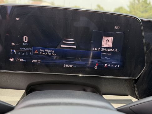 Used 2025 Chevrolet Traverse LT AWD/4WD image 39