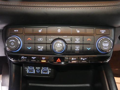 Used 2021 Dodge Durango SXT image 36