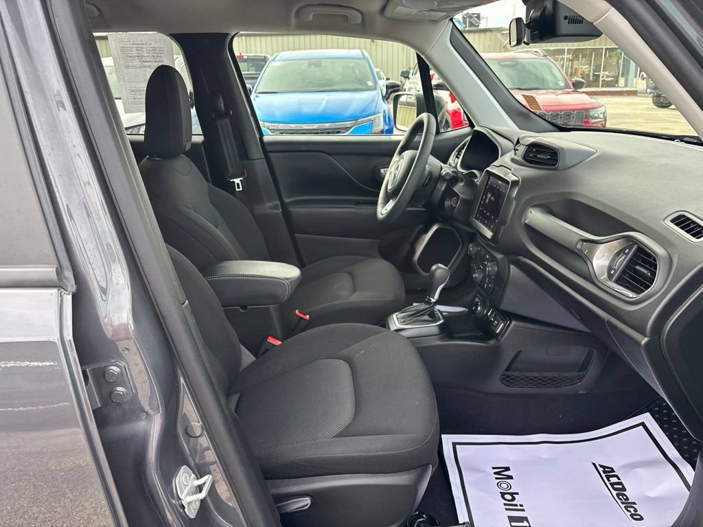 Used 2023 Jeep Renegade Latitude AWD/4WD image 39