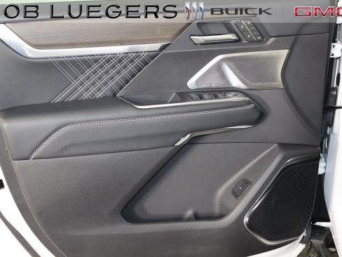 Certified 2025 GMC Acadia Denali w/ Super Cruise Package image 8