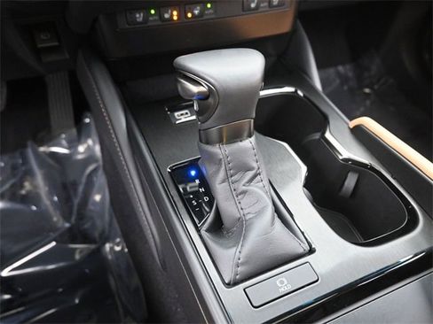 Certified 2024 Lexus ES 350 w/ Premium Package image 18