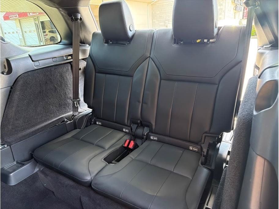 Used 2019 Land Rover Discovery SE AWD/4WD image 14