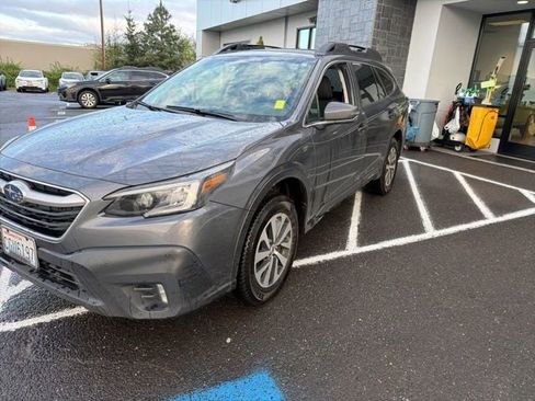 Used 2022 Subaru Outback Premium image 3