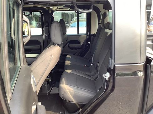 Certified 2023 Jeep Gladiator Sport AWD/4WD image 8