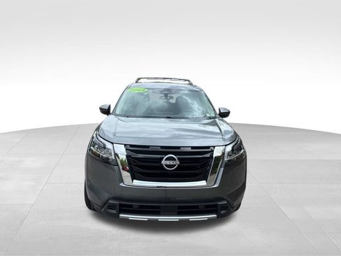 Used 2024 Nissan Pathfinder Platinum w/ Cargo Package AWD/4WD image 2