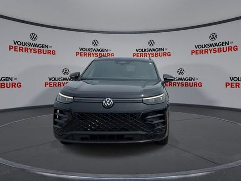Certified 2025 Volkswagen Tiguan SE R-Line FWD image 3