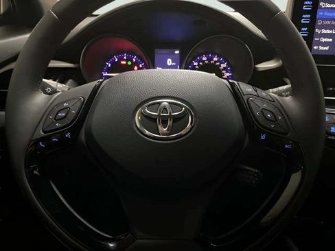 Used 2019 Toyota C-HR XLE FWD image 33
